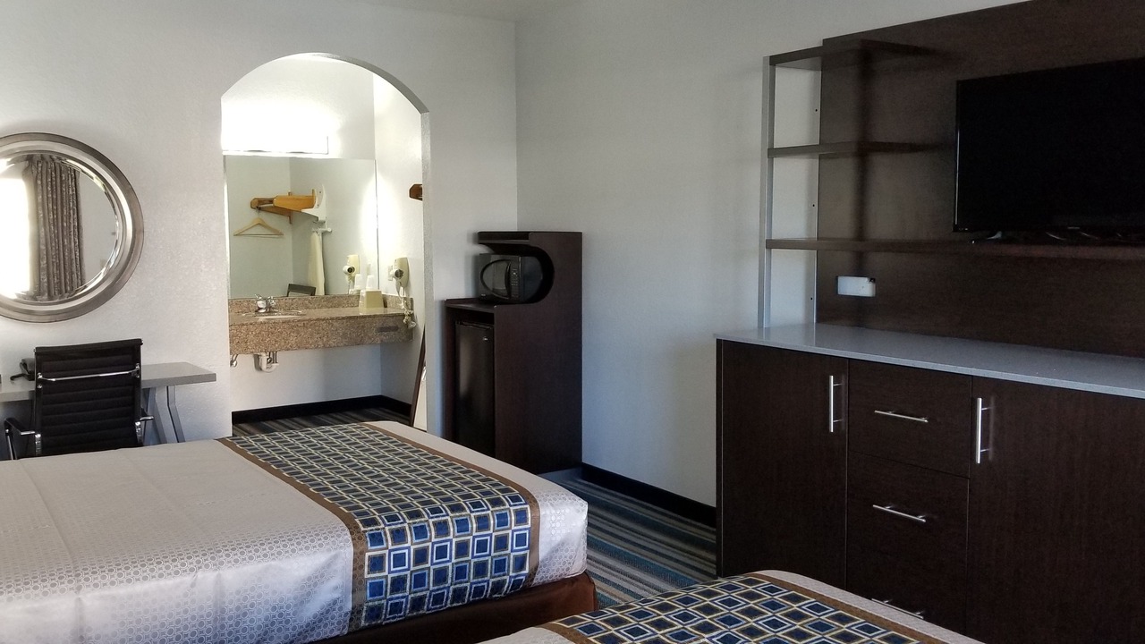 Photo of Bedroom in Oaks Historic District