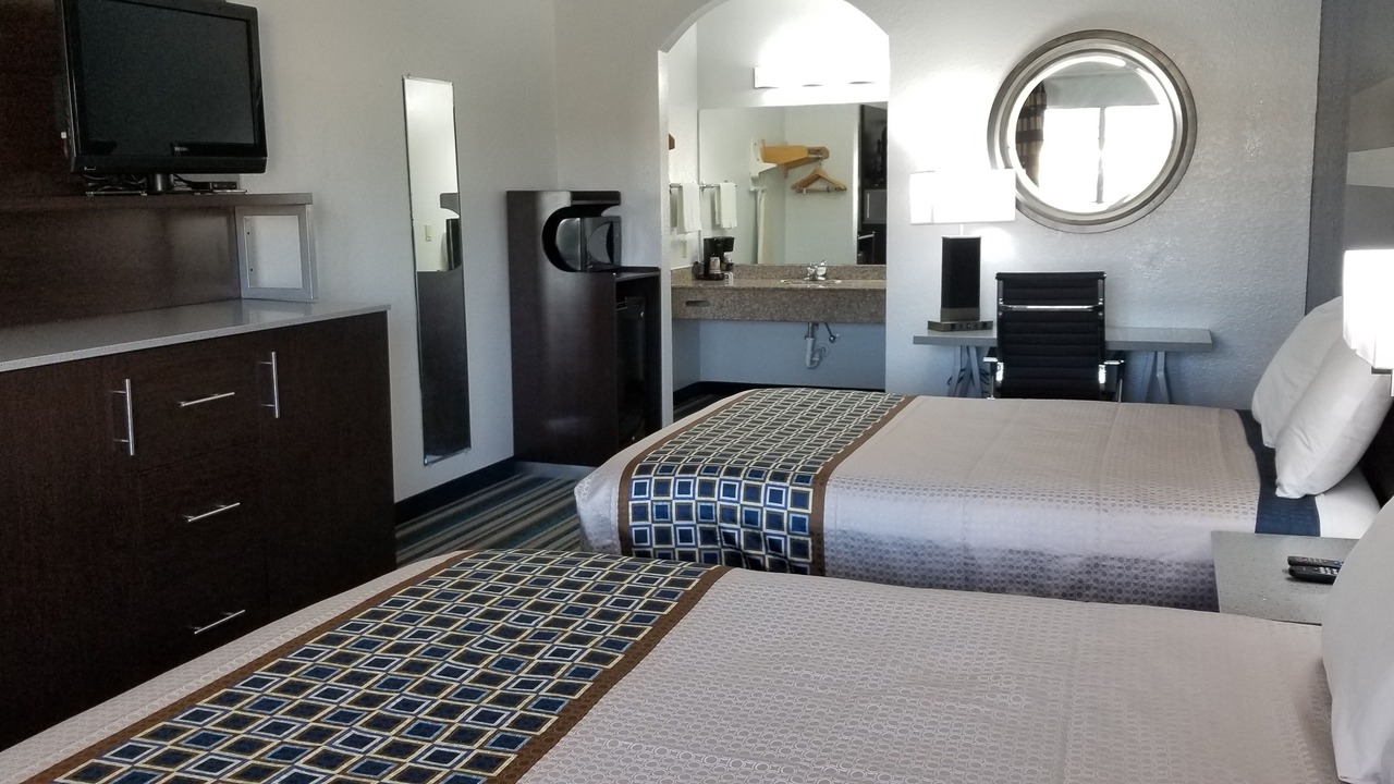 Photo of Bedroom in Oaks Historic District