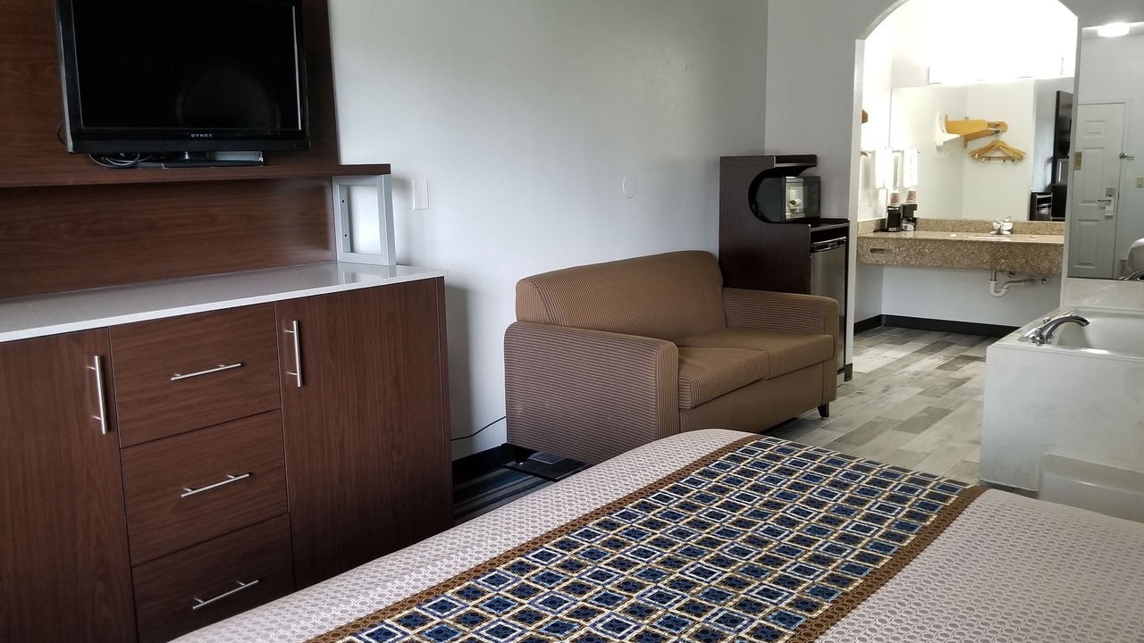 Photo of Bedroom in Oaks Historic District