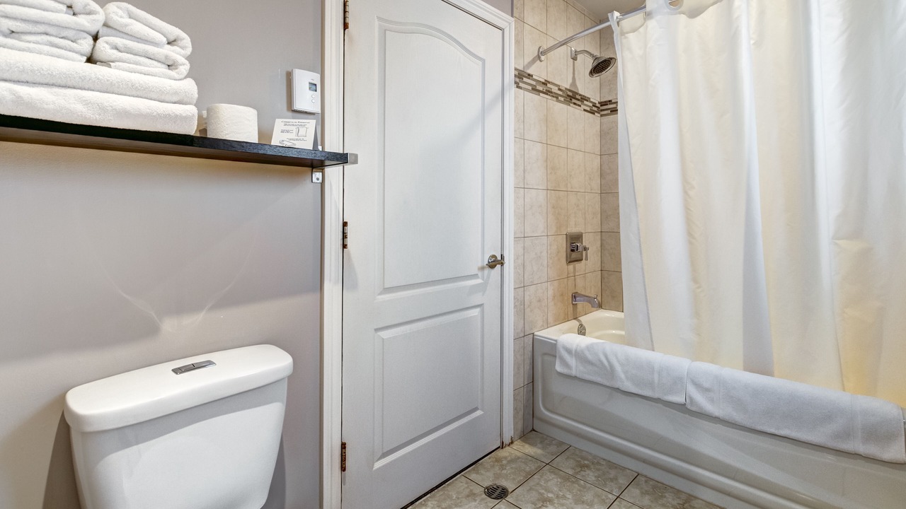 Photo of Bathroom in Cote-Des-Neiges—Notre-Dame-De-Grace