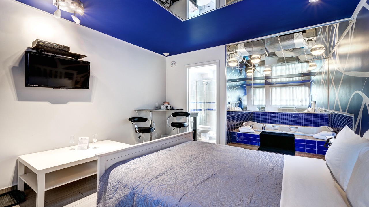 Photo of Bedroom in Cote-Des-Neiges—Notre-Dame-De-Grace