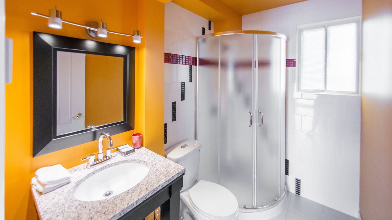 Photo of Bathroom in Cote-Des-Neiges—Notre-Dame-De-Grace