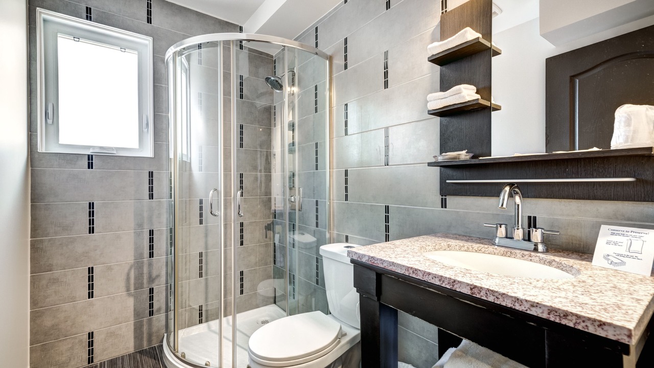 Photo of Bathroom in Cote-Des-Neiges—Notre-Dame-De-Grace