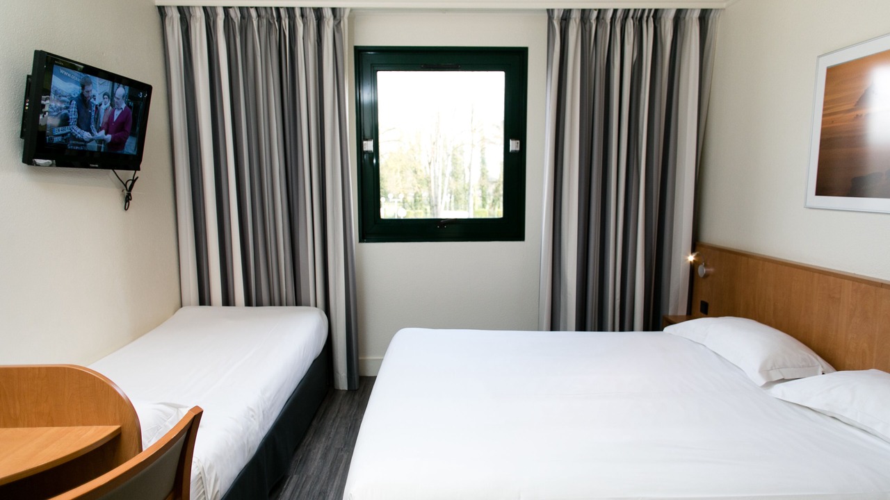 Photo of Bedroom in Pontorson