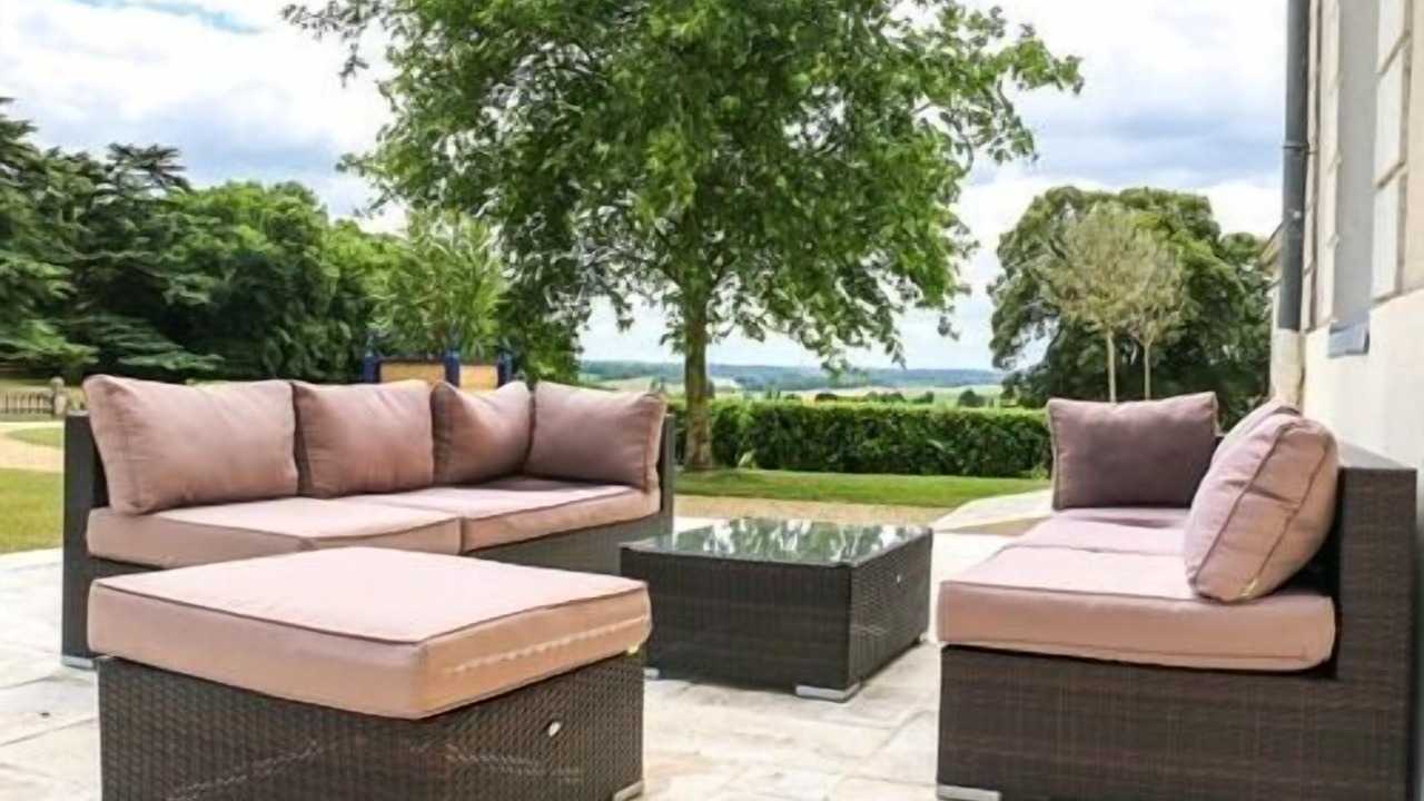 Photo of Outdoor in Fresneaux-Montchevreuil