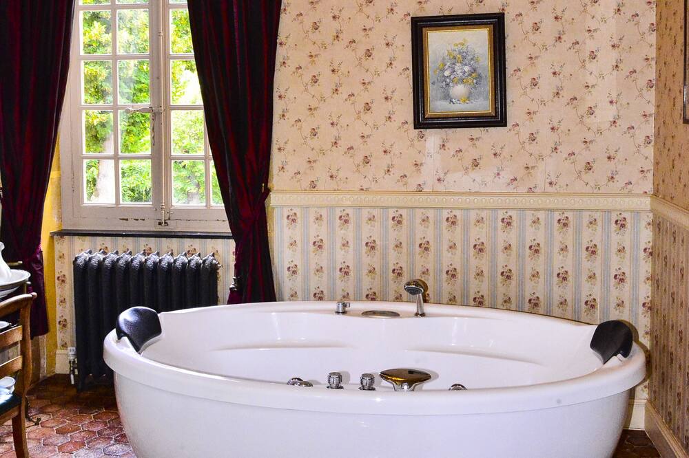 Photo of Bathroom in Ouches