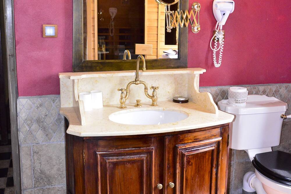 Photo of Bathroom in Ouches
