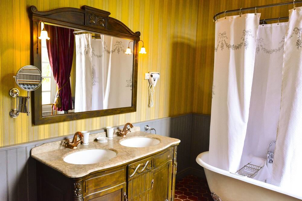 Photo of Bathroom in Ouches