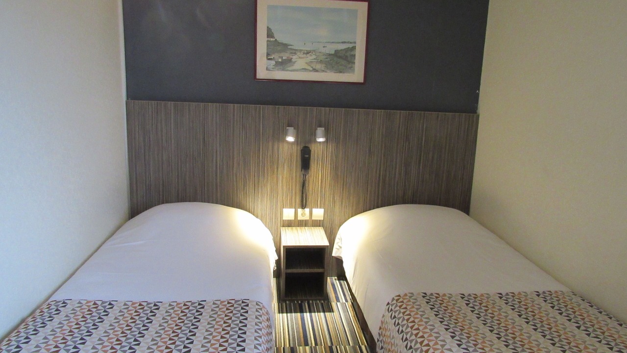 Photo of Bedroom in Lens