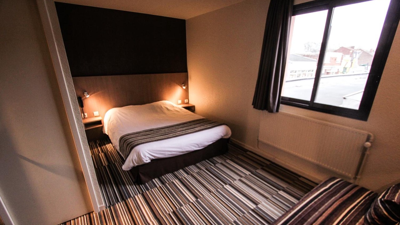 Photo of Bedroom in Lens