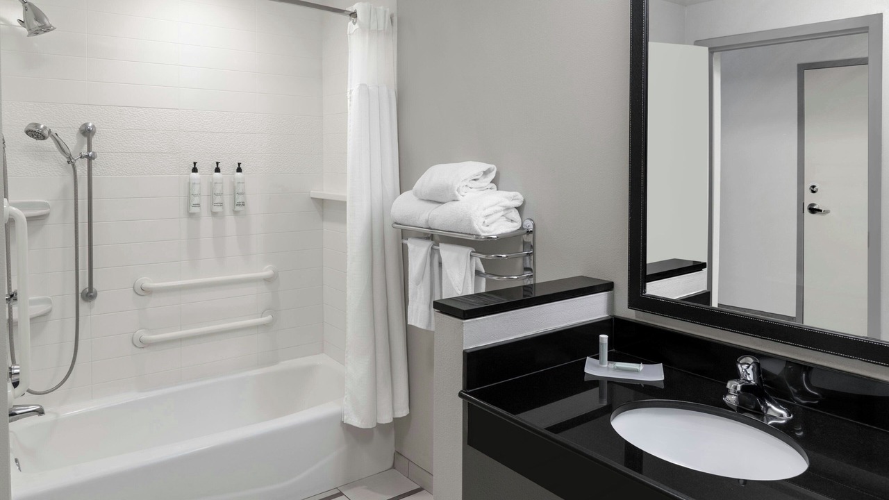 Photo of Bathroom in Calhoun