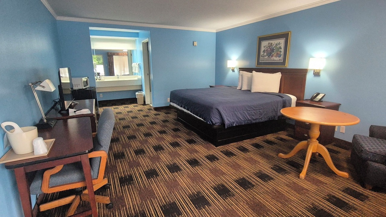 Photo of Bedroom in Fontana-on-Geneva Lake