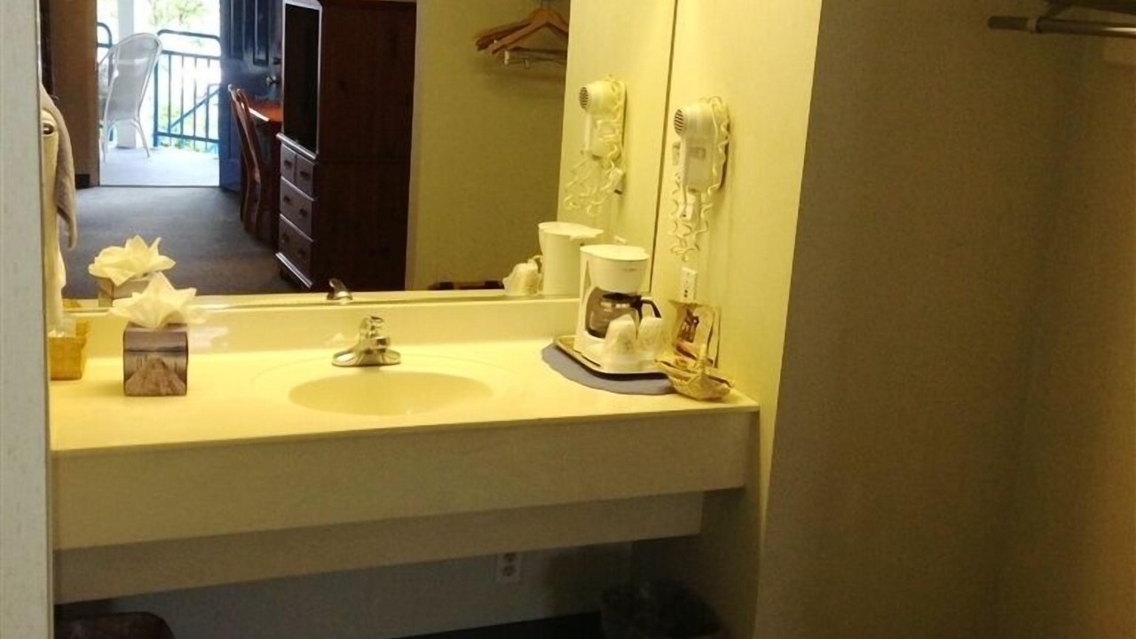 Photo of Bathroom in Fontana-on-Geneva Lake