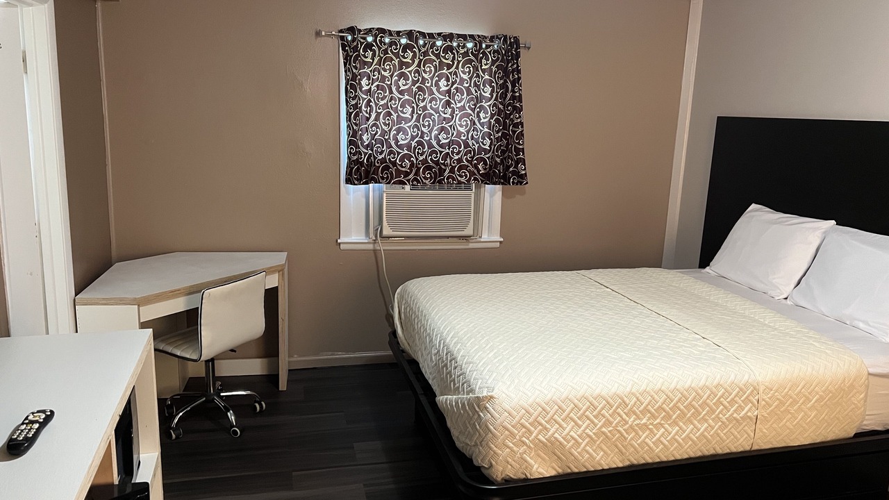 Photo of Bedroom in Knob Noster