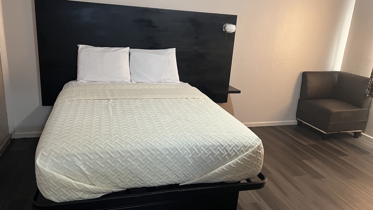 Photo of Bedroom in Knob Noster