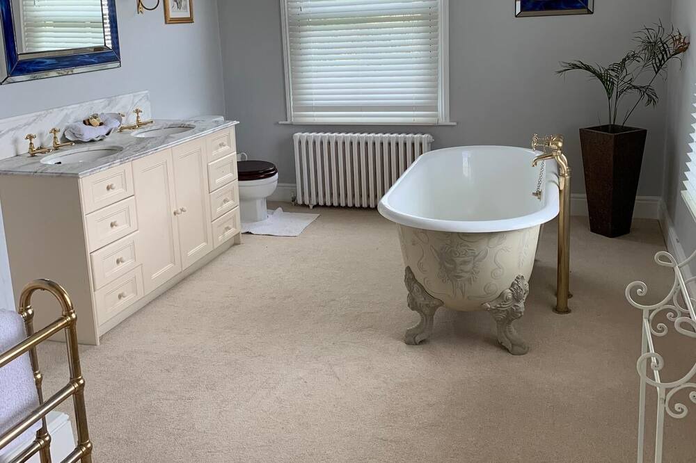 Photo of Bathroom in Tea Green