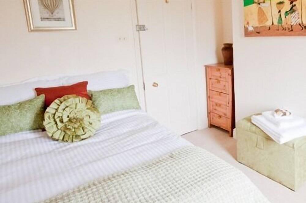 Photo of Bedroom in Tea Green