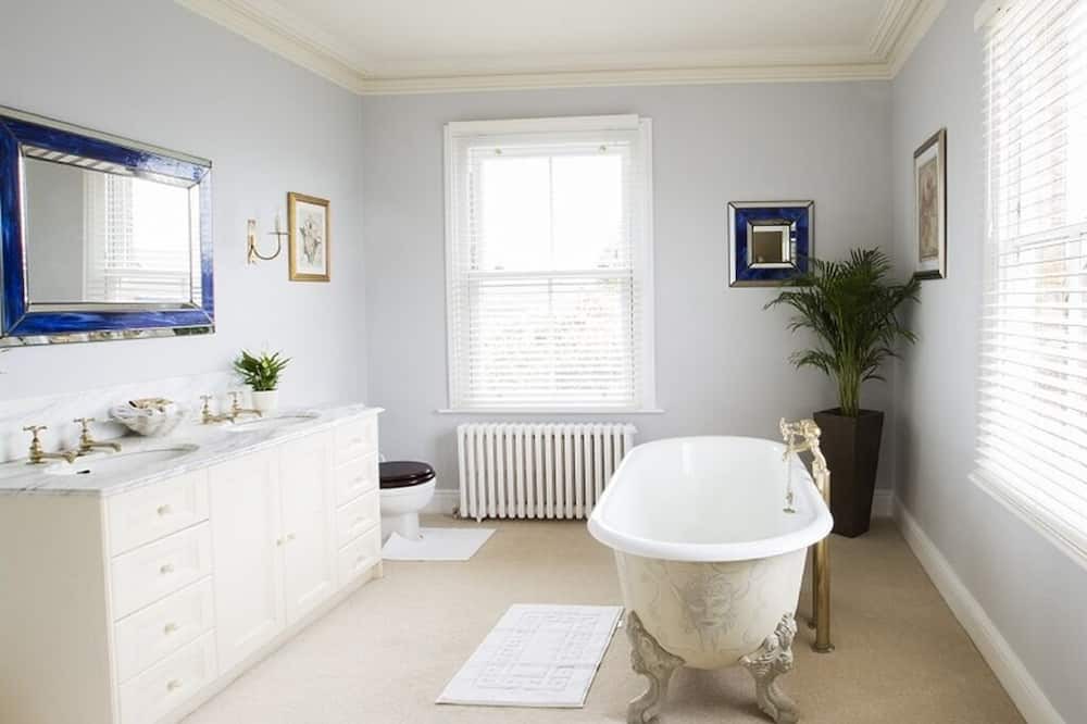 Photo of Bathroom in Tea Green