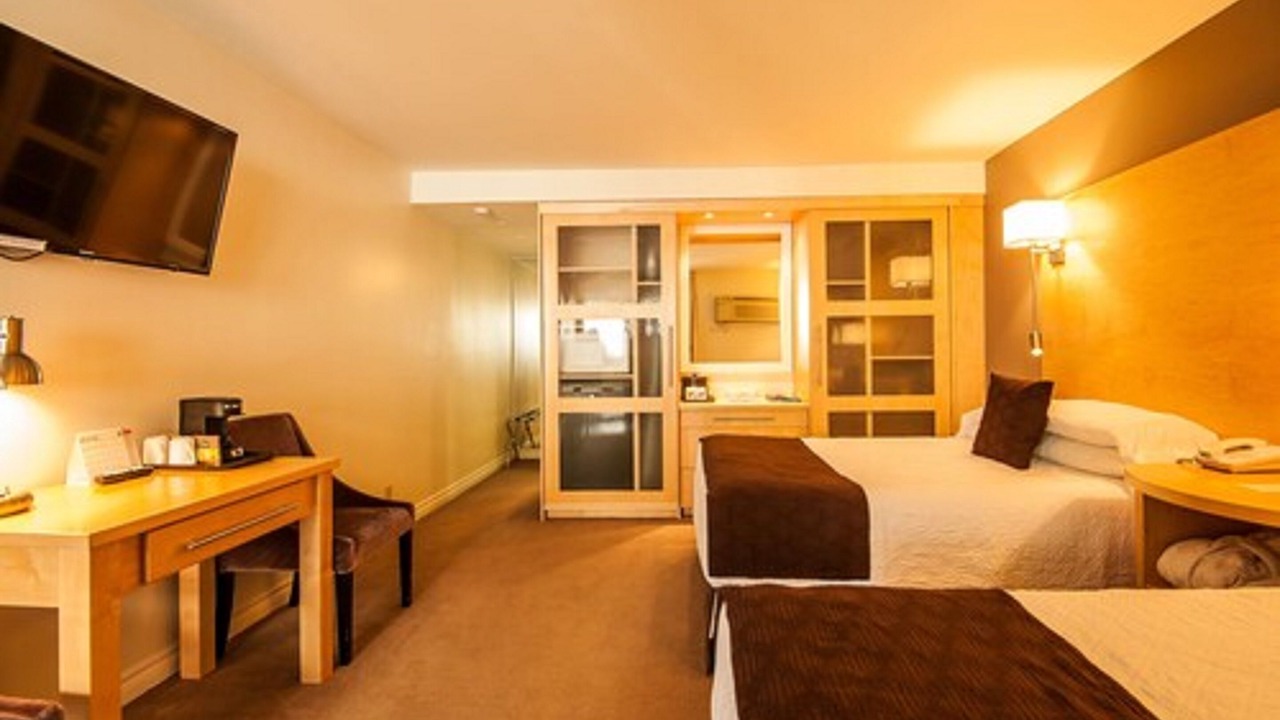 Photo of Others in Queens Square