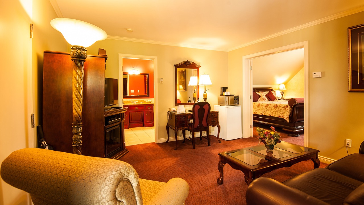 Photo of Others in Queens Square