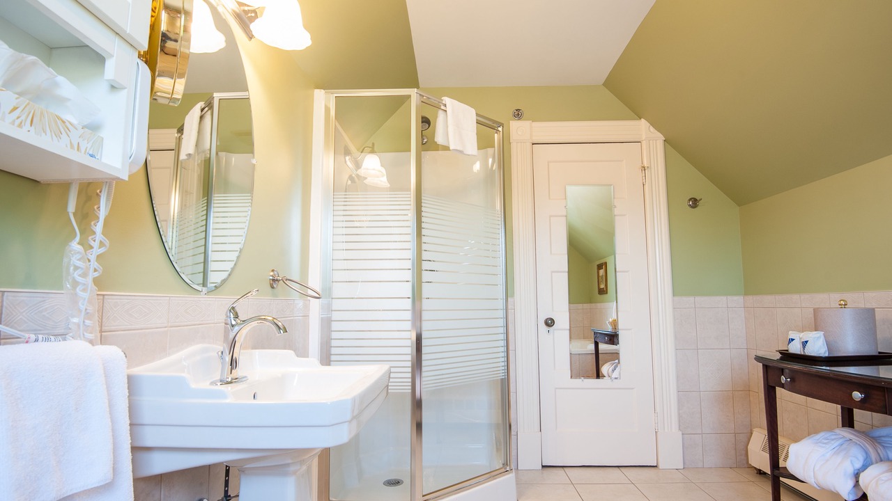 Photo of Bathroom in Queens Square