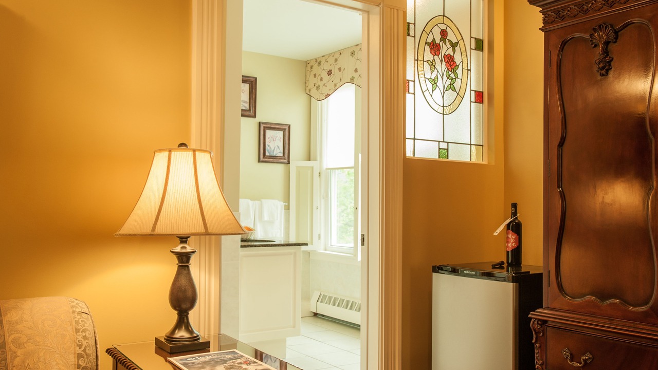 Photo of Others in Queens Square