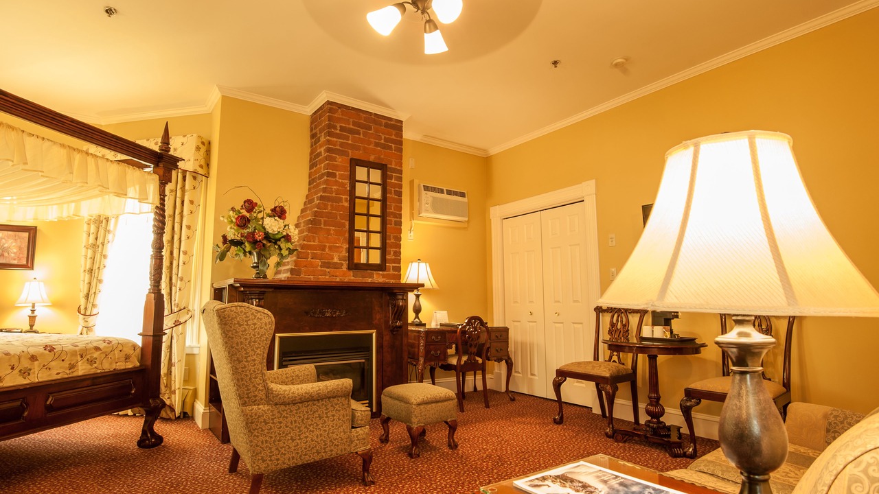 Photo of Others in Queens Square