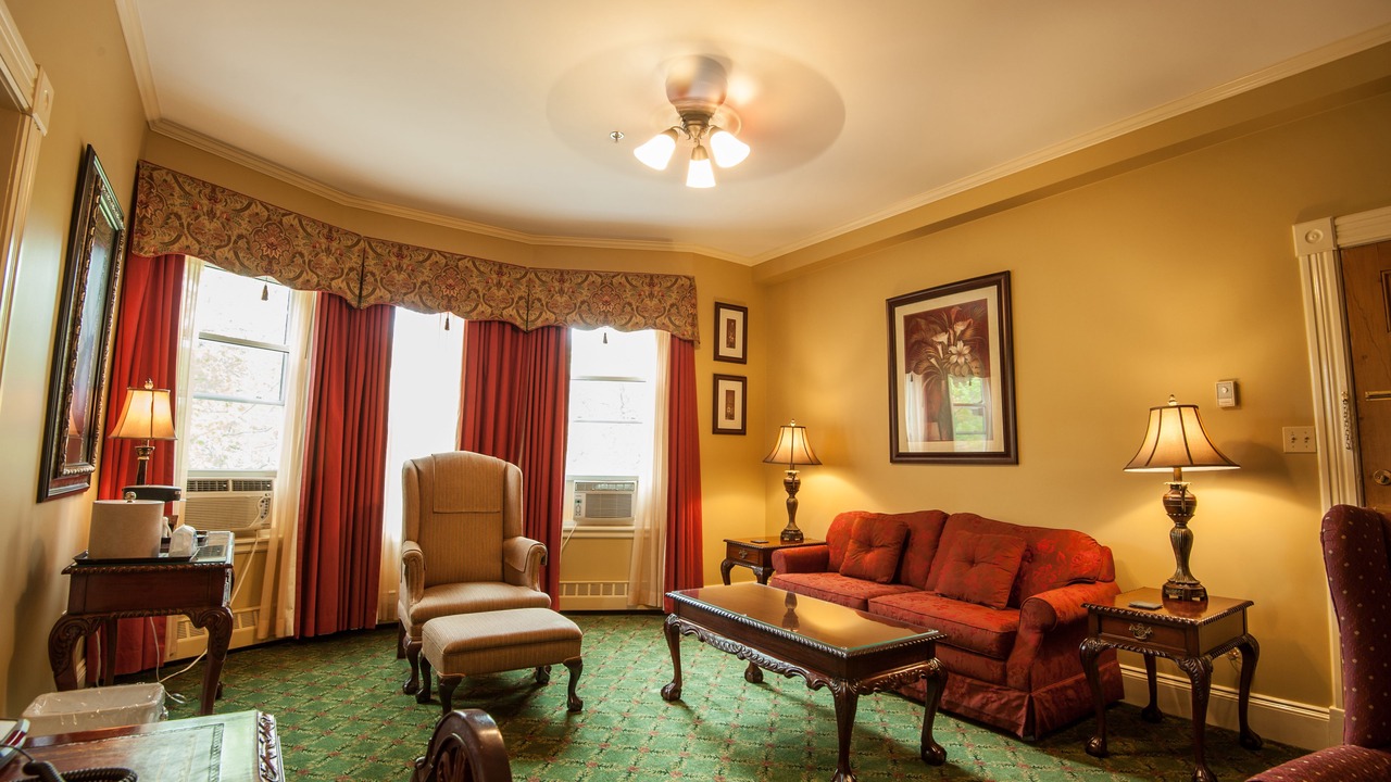 Photo of Others in Queens Square