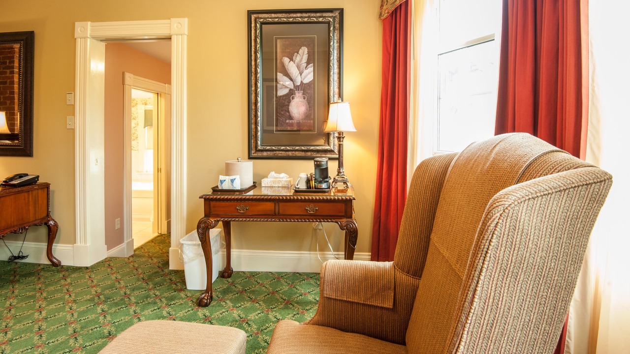 Photo of Others in Queens Square