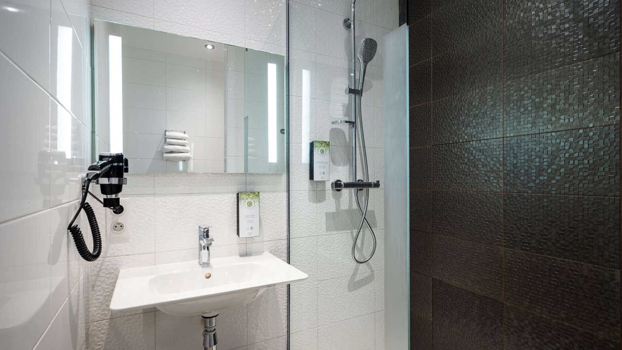Photo of Bathroom in La Guymauviere-La Hulotais-La Bourelais
