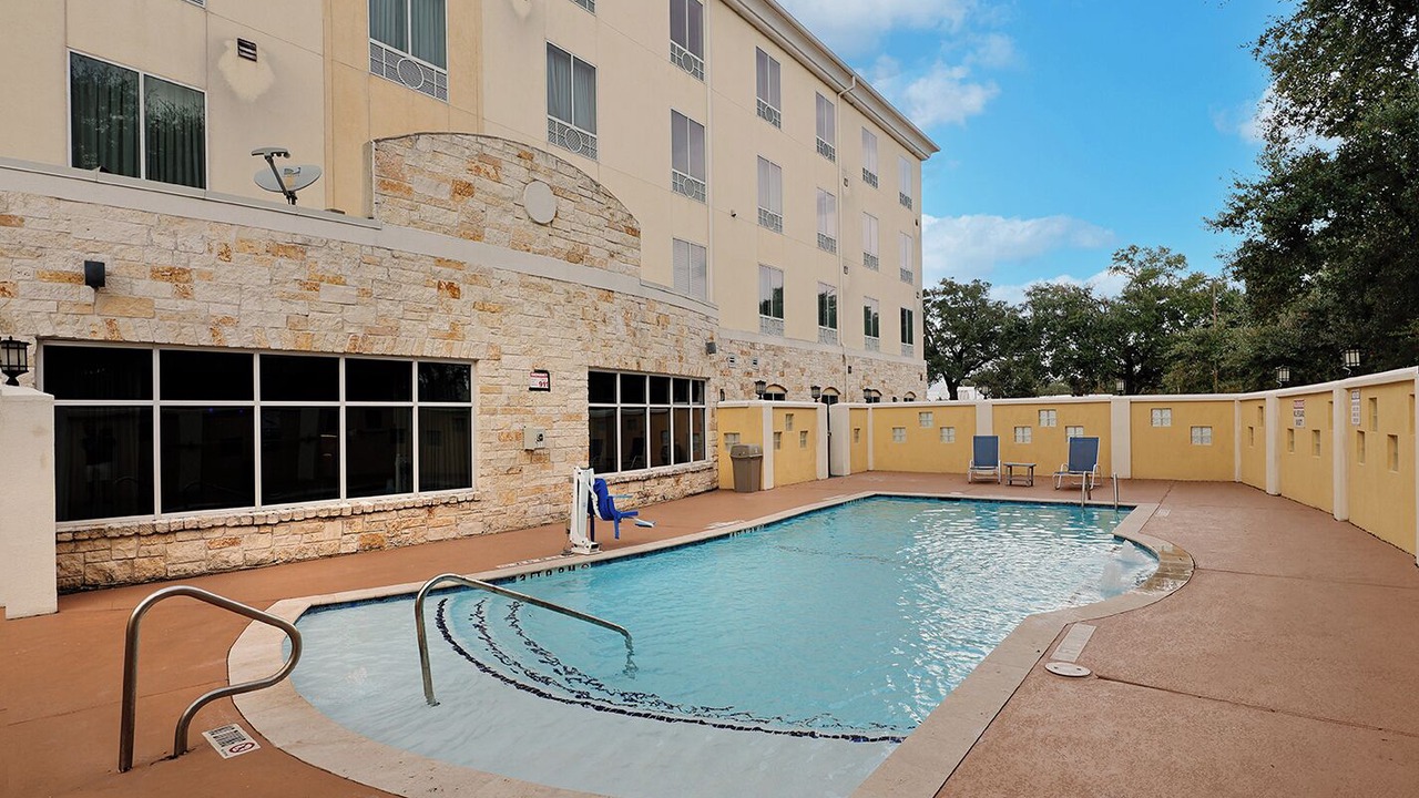 Photo of Outdoor in Garden Oaks