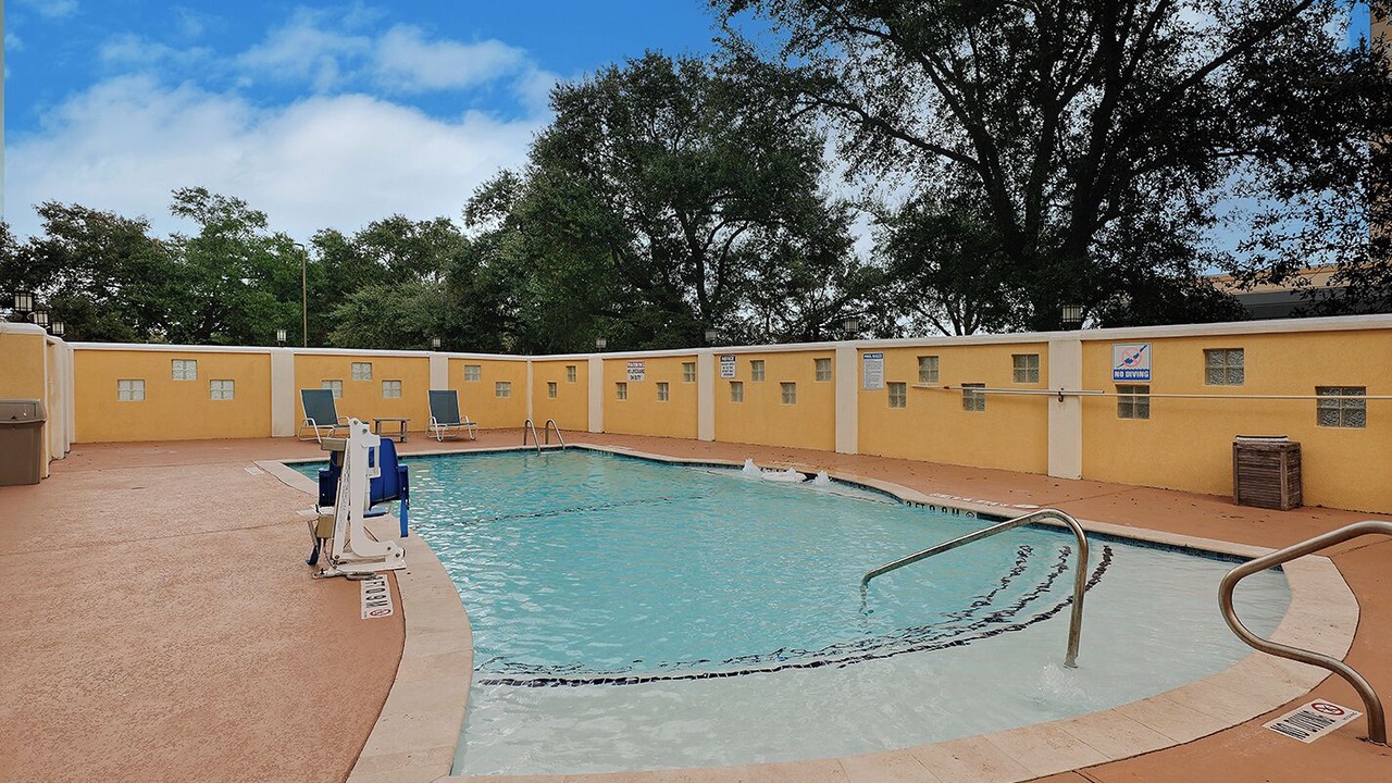 Photo of Outdoor in Garden Oaks