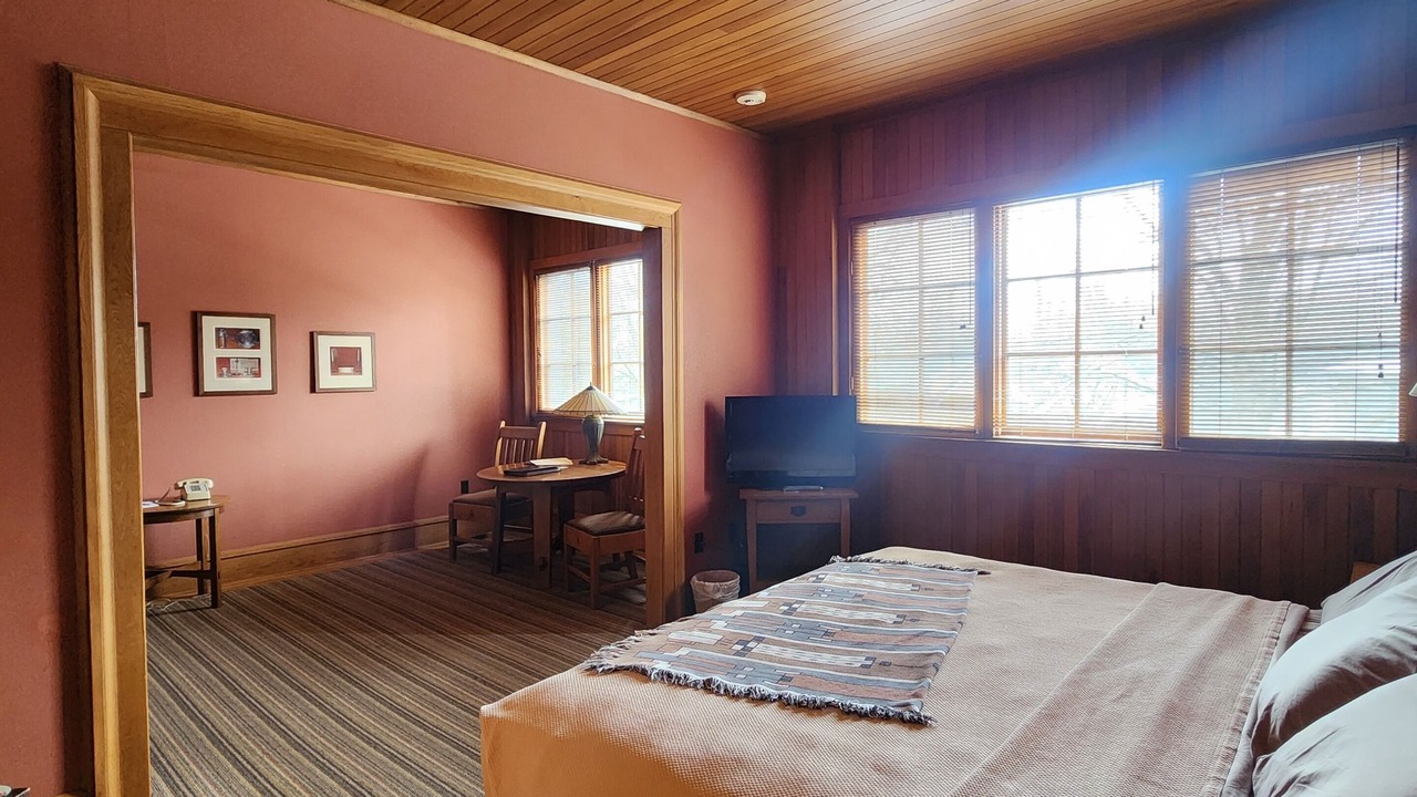 Photo of Others in East Aurora