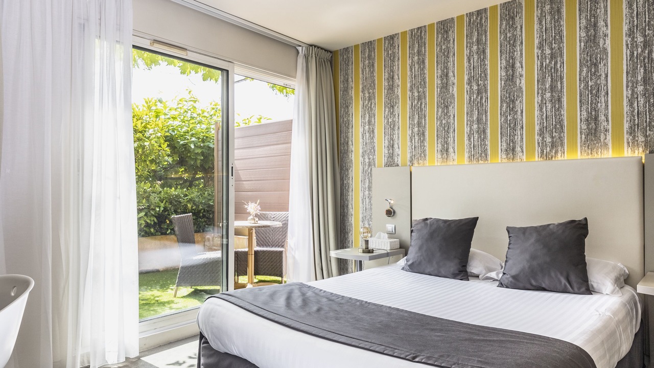 Photo of Bedroom in Charmes-sur-Rhone