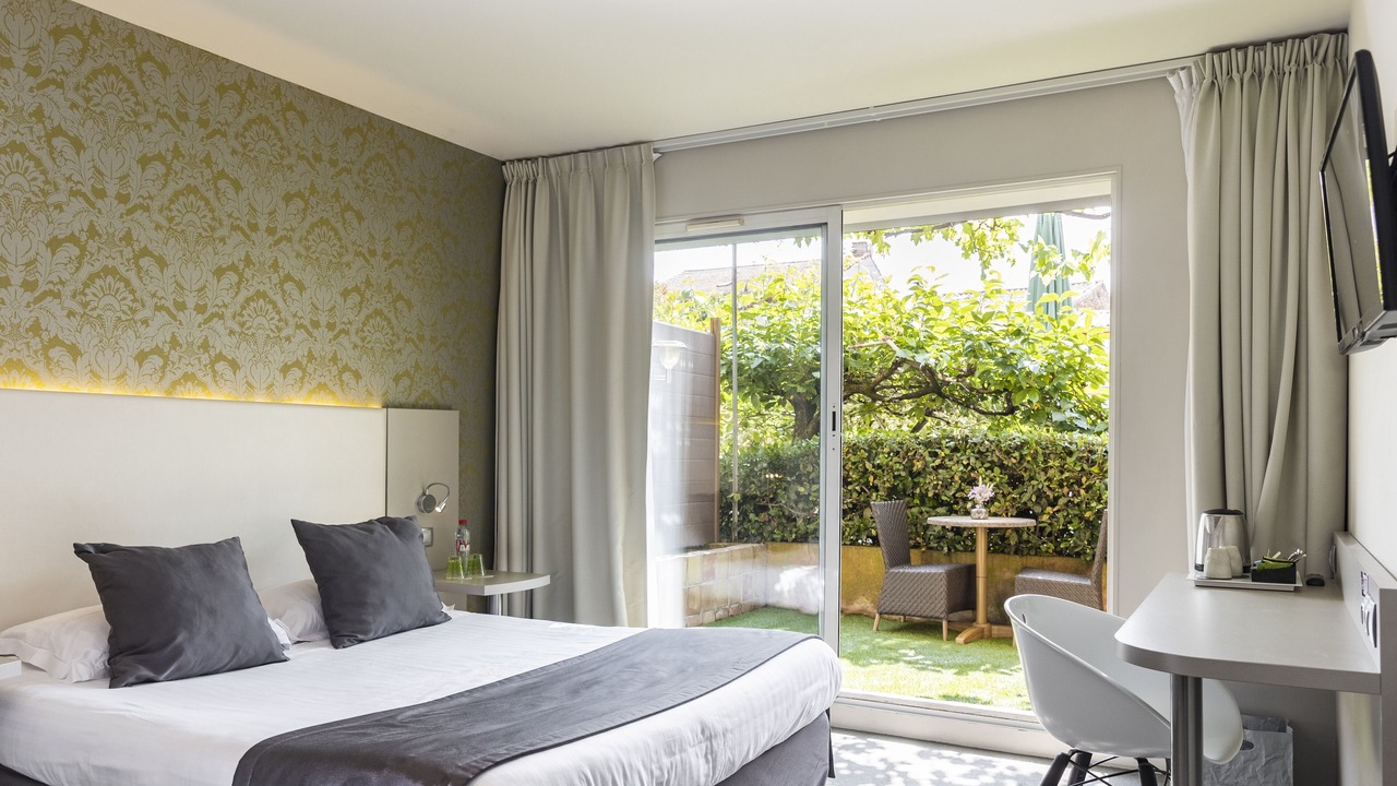 Photo of Bedroom in Charmes-sur-Rhone