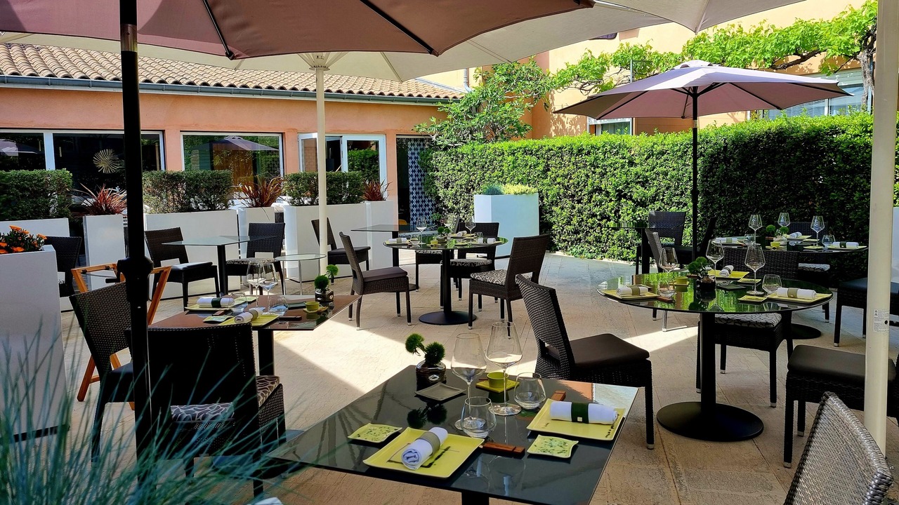 Photo of Patio Balcony in Charmes-sur-Rhone