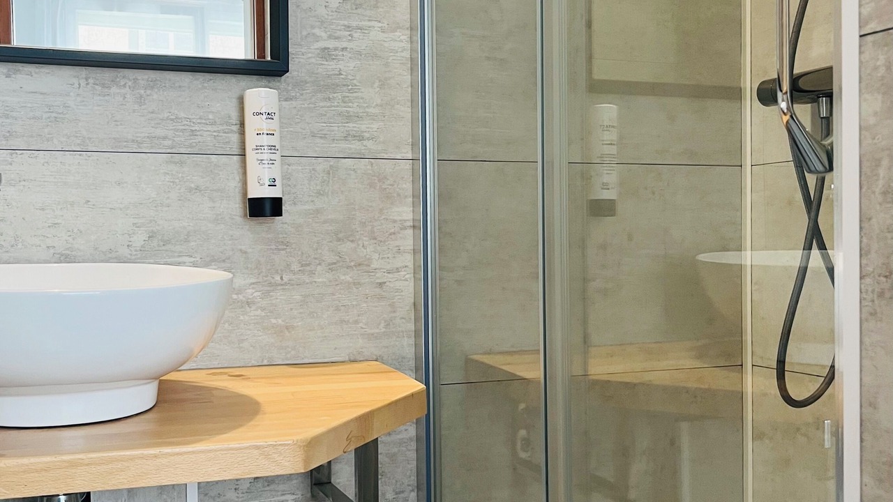 Photo of Bathroom in Caen City Centre
