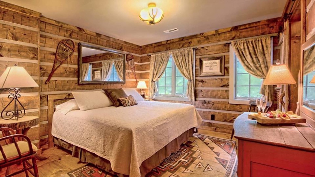 Photo of Bedroom in Lakemont