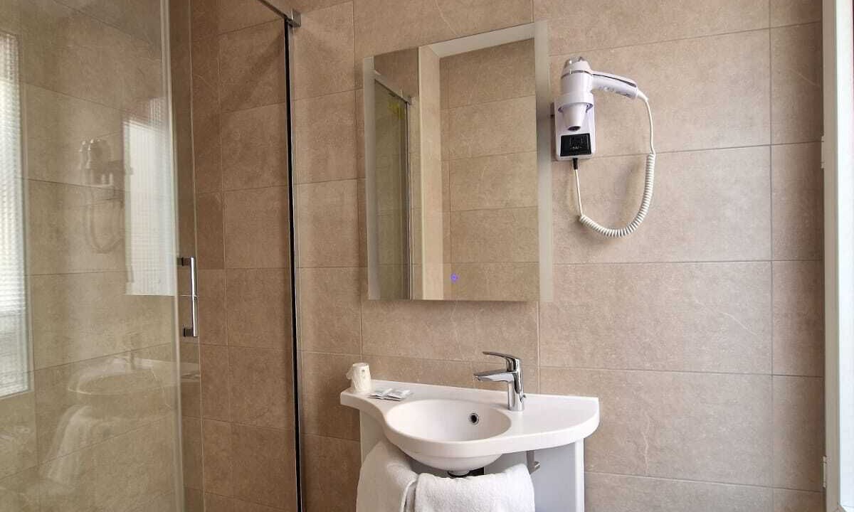 Photo of Bathroom in Levallois-Perret