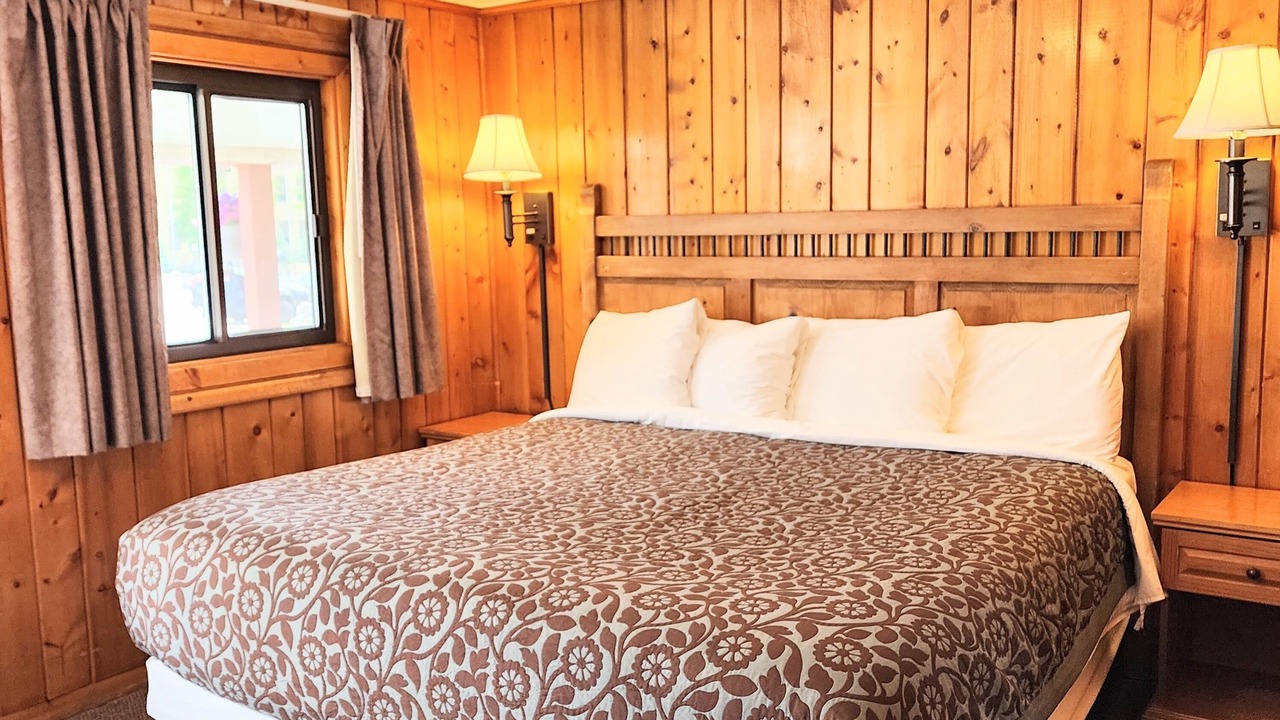 Photo of Bedroom in Hot Sulphur Springs