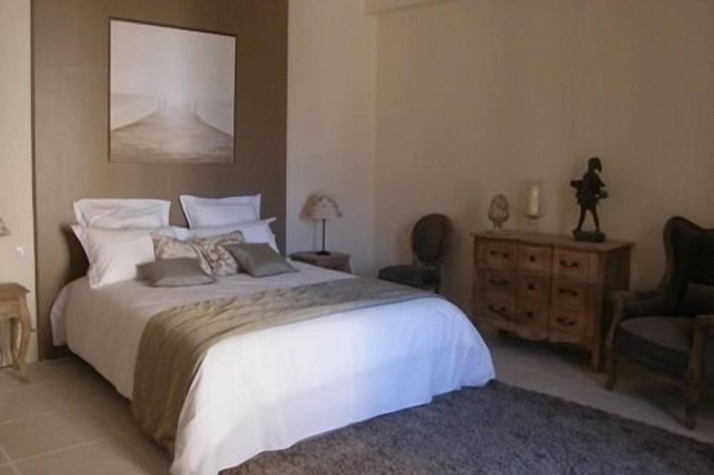 Photo of Bedroom in Collias