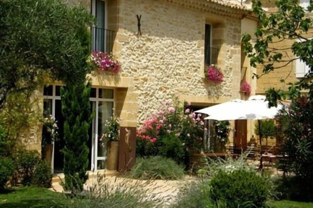 Photo of Outdoor in Collias