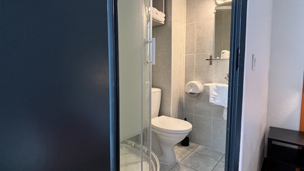 Photo of Bathroom in Saint Tronquet Business Park
