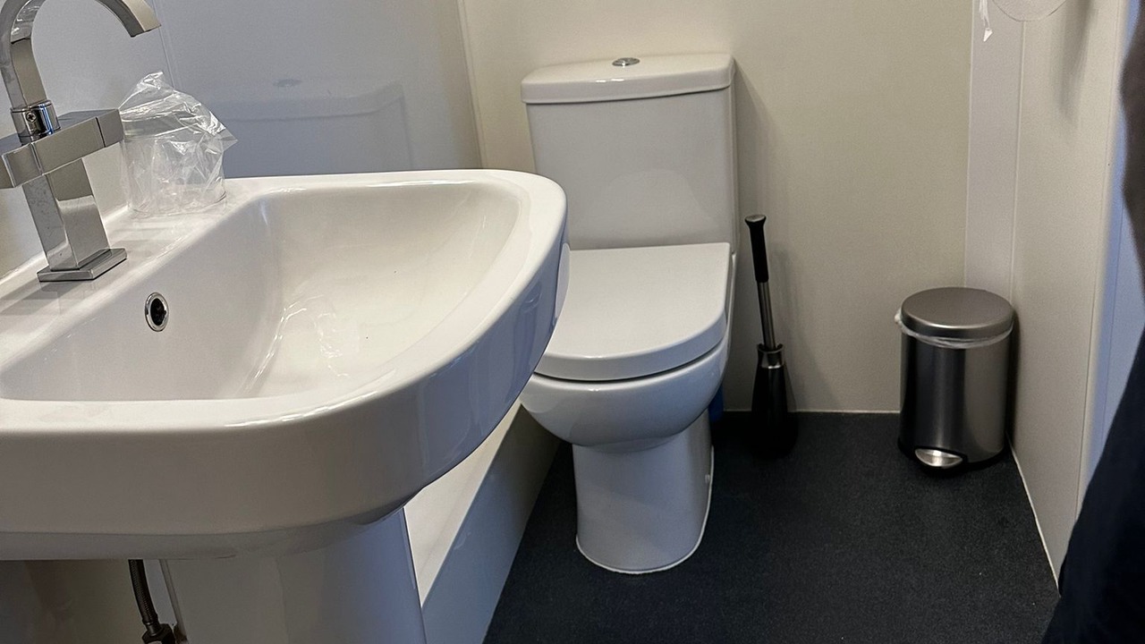Photo of Bathroom in Maenporth