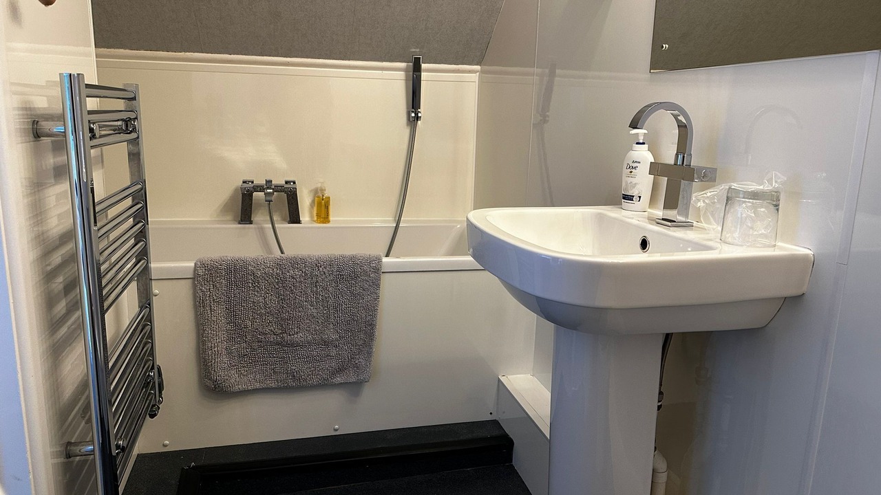 Photo of Bathroom in Maenporth