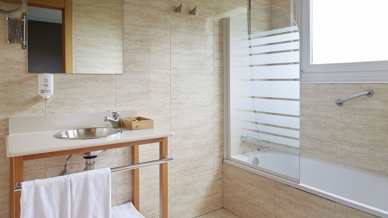 Photo of Bathroom in Huarte