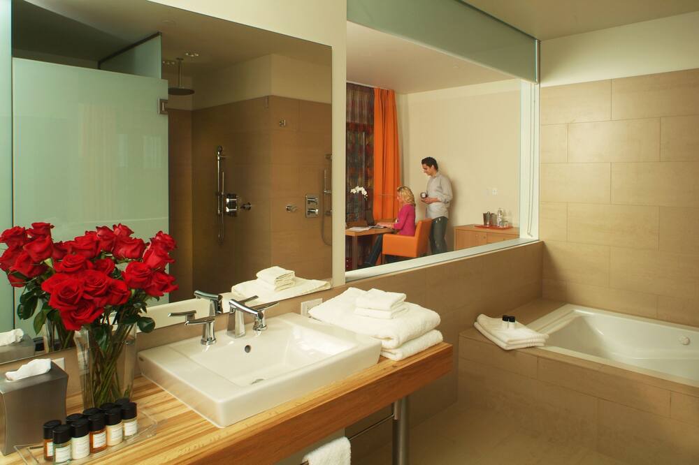 Photo of Bathroom in Ford City