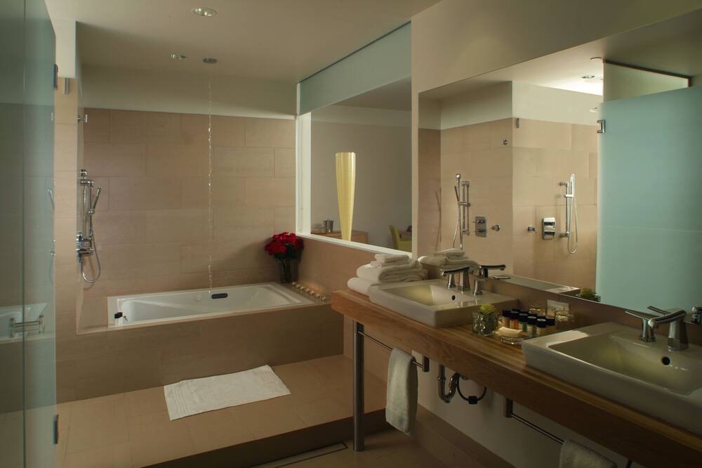 Photo of Bathroom in Ford City