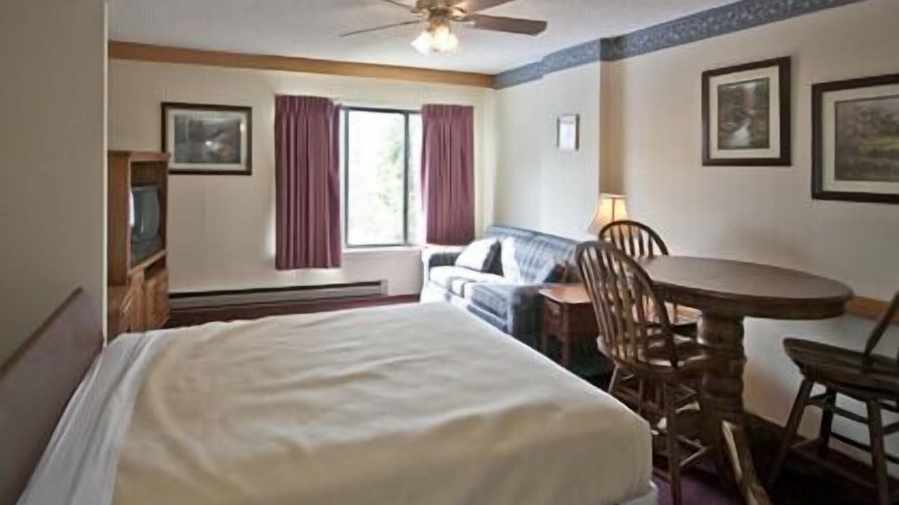 Photo of Bedroom in Snowshoe