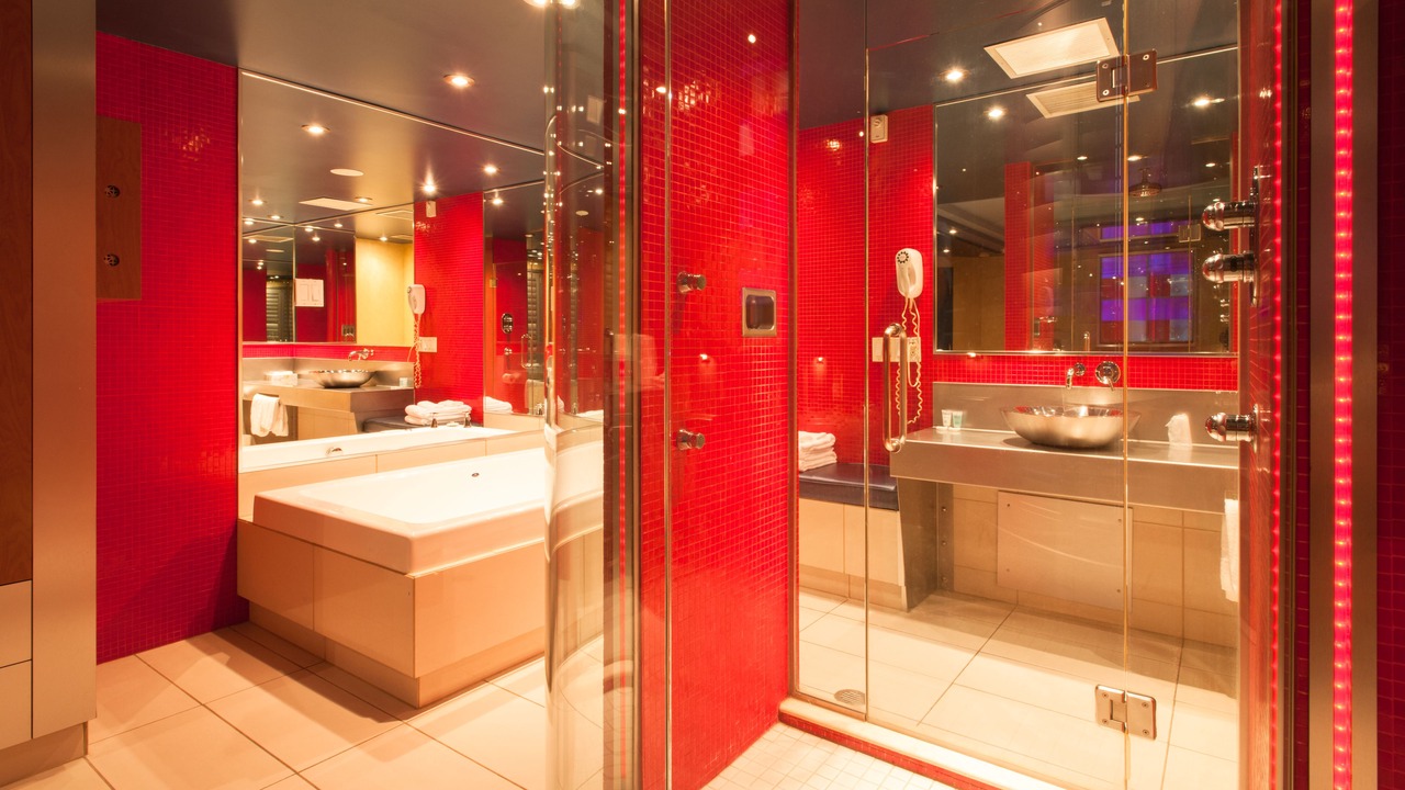 Photo of Bathroom in Cote-Des-Neiges—Notre-Dame-De-Grace